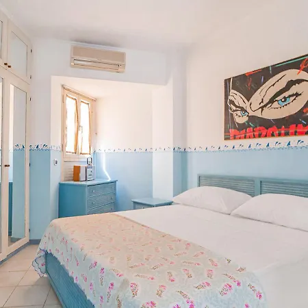 Murphy Holiday - Flat House 302 *