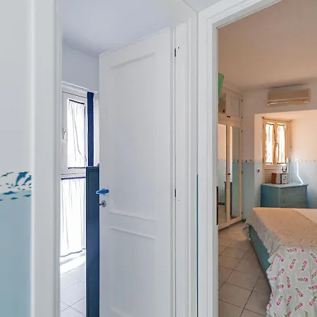 Murphy Holiday - Flat House 302